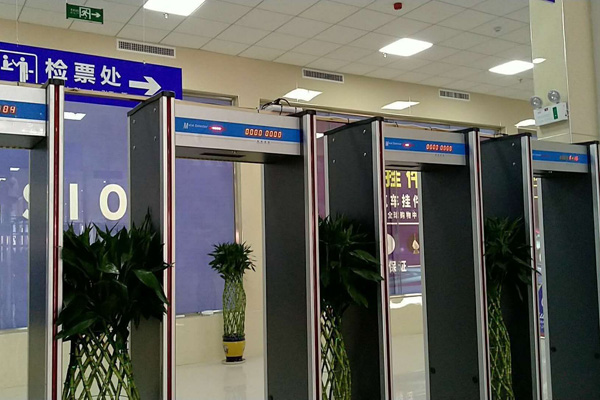 海關(guān)口岸采用SD-600型金屬探測(cè)安檢門(mén)保安全[圖]