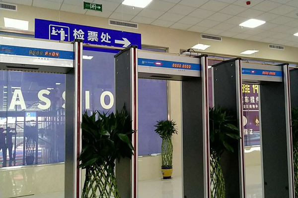海關(guān)口岸采用SD-600型金屬探測(cè)安檢門(mén)保安全[圖]