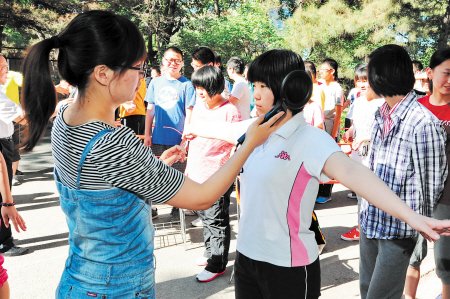 金屬探測儀最嚴格安檢把關(guān)吉林省高考考場[圖]