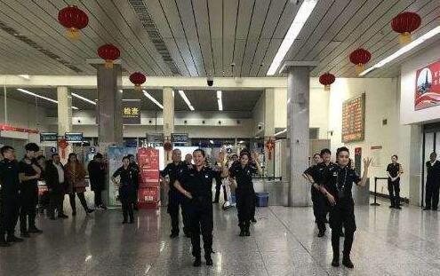 金屬探測安檢門廠家：烏機場安檢總站落實優化管理！