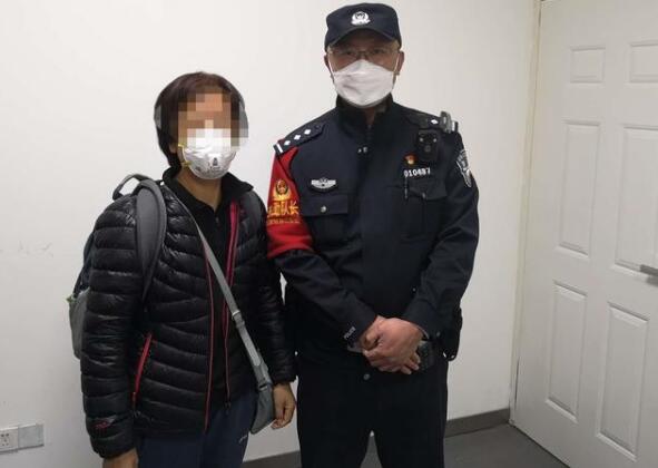 安檢門檢測粗心 女士物品遺落火車