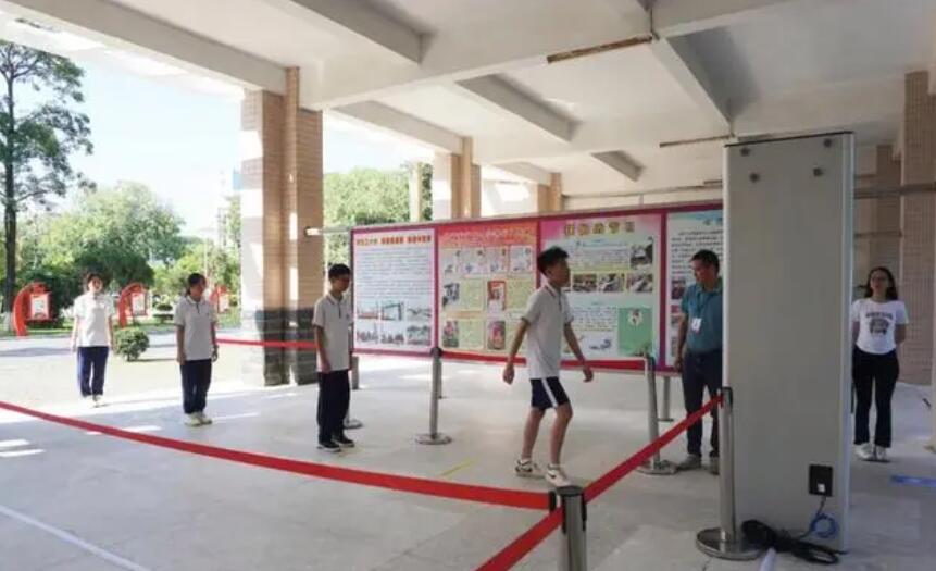 學(xué)校設(shè)置安檢門的必要性.jpg
